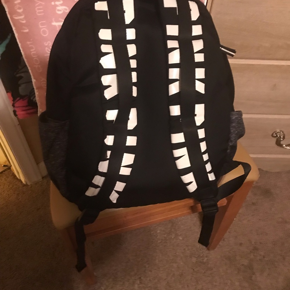 Pink vs Backpack - Picture 2 of 7